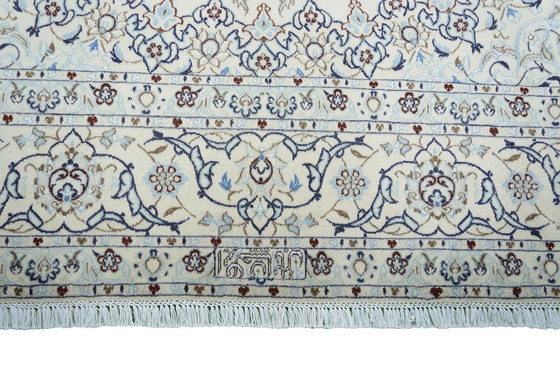Image 1 of Handgeknoopt Nain 9 La Met Zijde Oosters Tapijt - 347 X 247 Cm - Elegant Ontwerp In Blauw En Crème