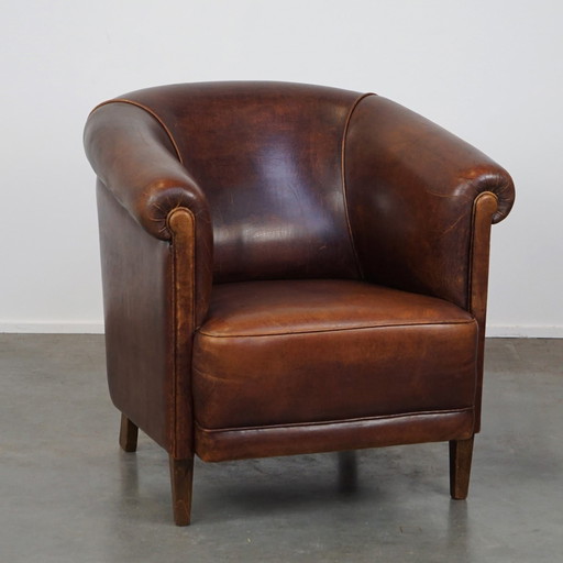 Vintage schapenleren clubfauteuil met een vast zitkussenintage schapenleren clubfauteuil met een vast zitkussen