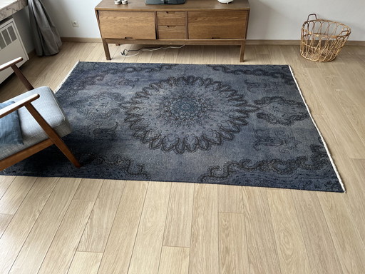 Perzisch donkerblauw wollen tapijt met vintage look