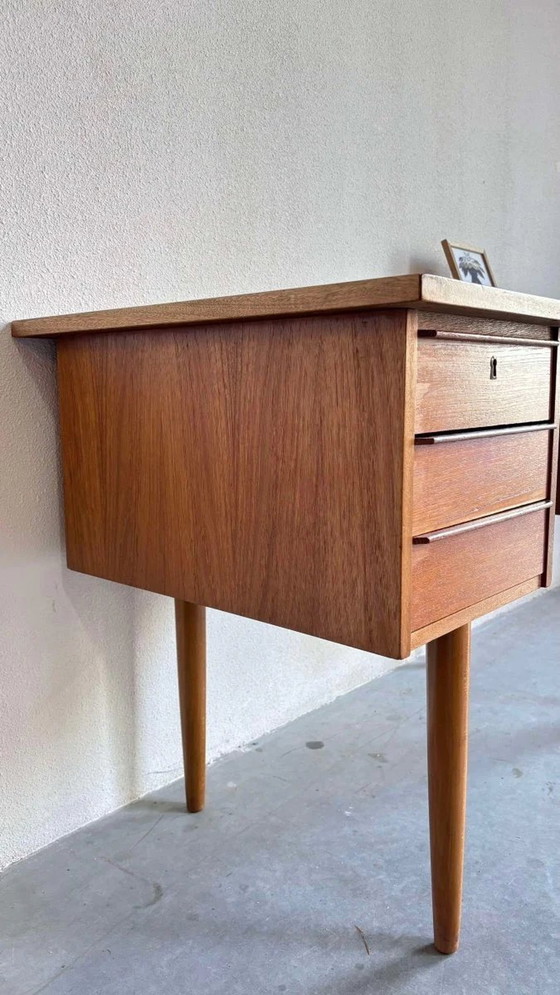 Image 1 of Vintage Bureau Teak Hoge Pootjes 