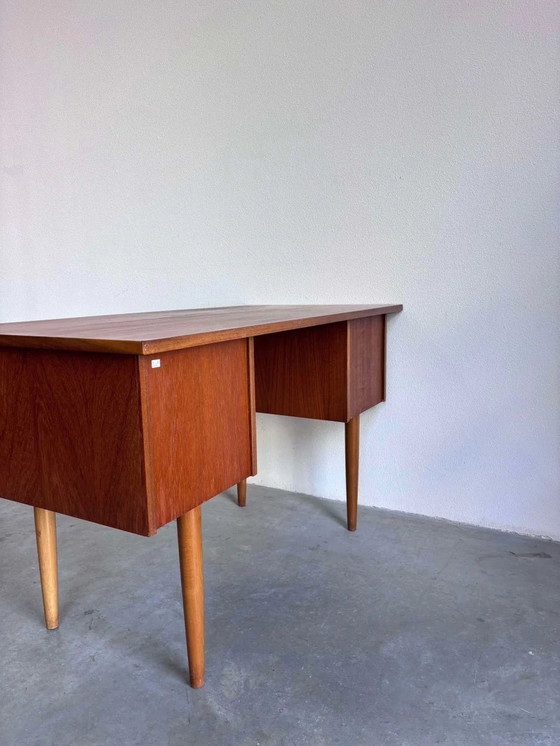 Image 1 of Vintage Bureau Teak Hoge Pootjes 