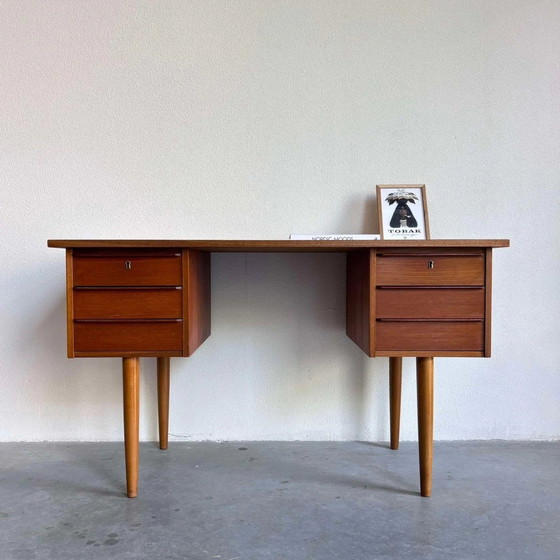 Image 1 of Vintage Bureau Teak Hoge Pootjes 