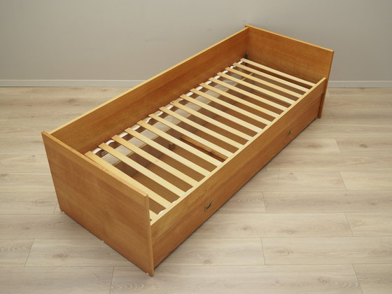 Image 1 of Essenhouten bed, Deens ontwerp, 1970S, Productie: Denemarken