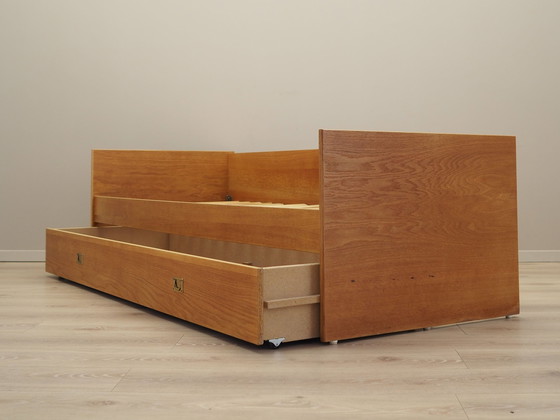 Image 1 of Essenhouten bed, Deens ontwerp, 1970S, Productie: Denemarken