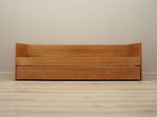 Essenhouten bed, Deens ontwerp, 1970S, Productie: Denemarken