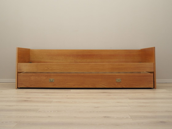 Image 1 of Essenhouten bed, Deens ontwerp, 1970S, Productie: Denemarken