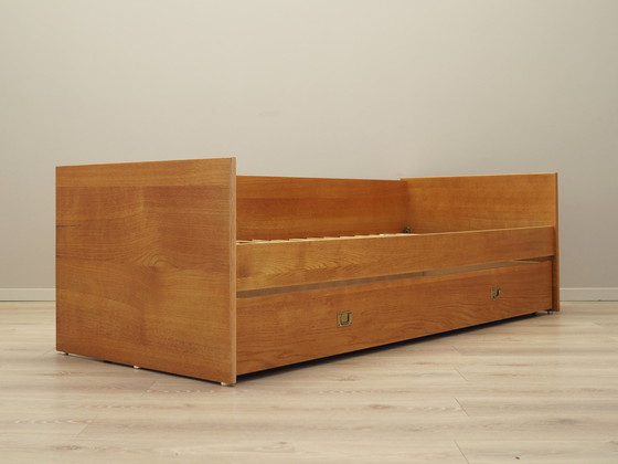 Image 1 of Essenhouten bed, Deens ontwerp, 1970S, Productie: Denemarken