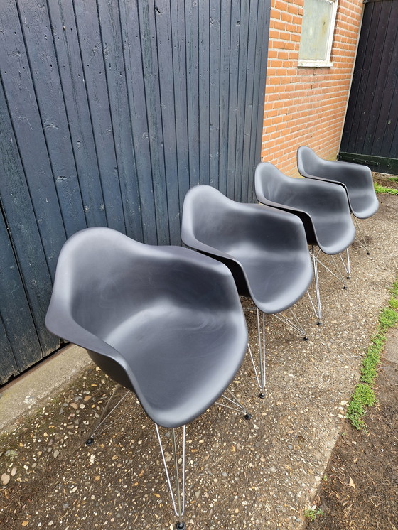 Image 1 of 4x Vitra DAR zwart