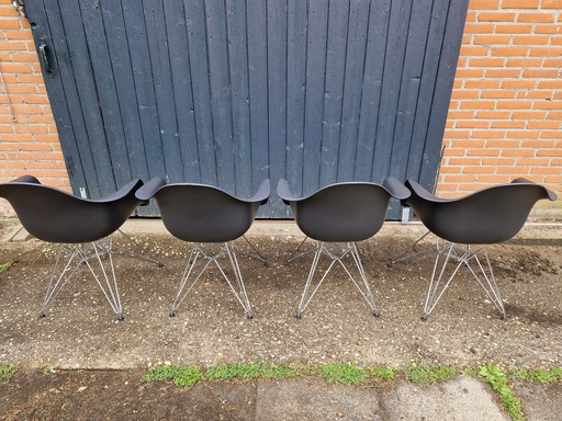 4x Vitra DAR zwart