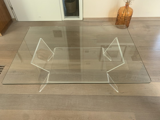 Image 1 of Glazen tafel met plexionderstel