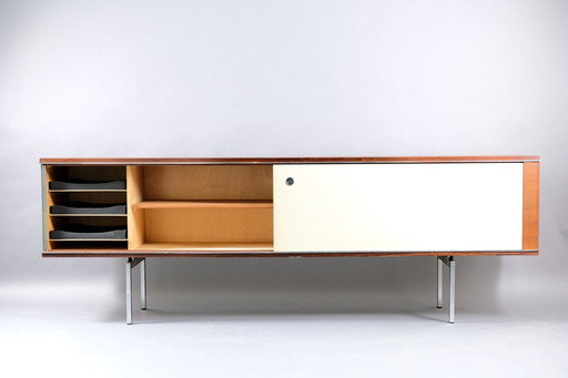 Spectrum dressoir van Martin Visser en Walter Antonis