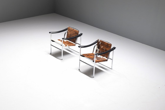 Image 1 of LC 1 set in ponyhuid - Le Corbusier, Jeanneret & Charlotte Perriand - Cassina