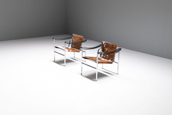 Image 1 of LC 1 set in ponyhuid - Le Corbusier, Jeanneret & Charlotte Perriand - Cassina