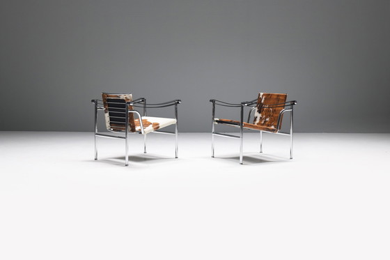 Image 1 of LC 1 set in ponyhuid - Le Corbusier, Jeanneret & Charlotte Perriand - Cassina