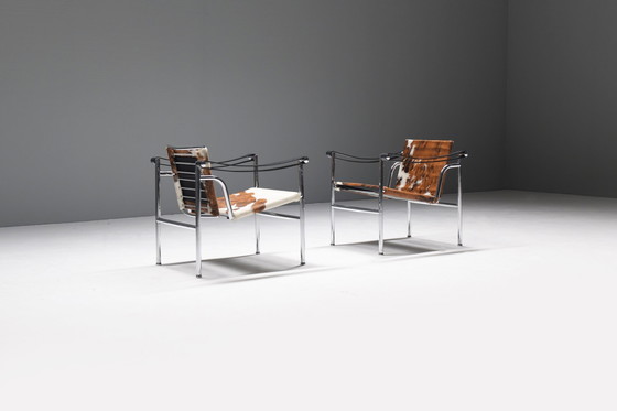 Image 1 of LC 1 set in ponyhuid - Le Corbusier, Jeanneret & Charlotte Perriand - Cassina