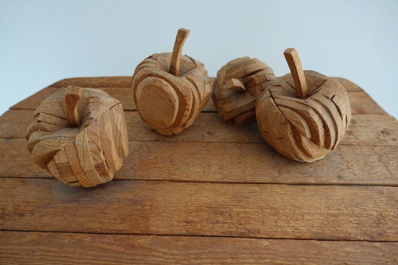 Image 1 of Klaas Gubbels - Tafel Met Appels