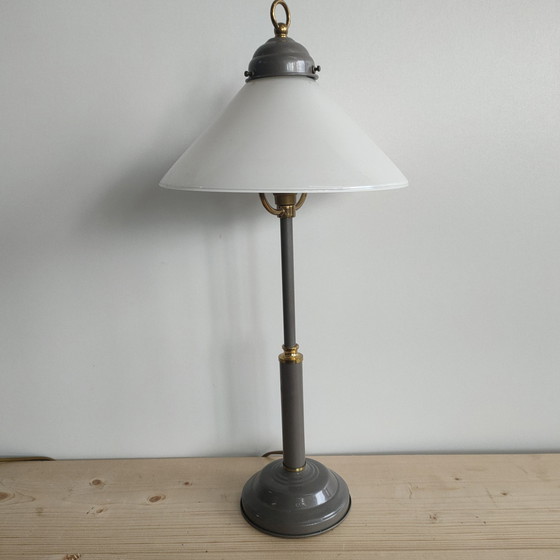 Image 1 of Vintage Metalen En Messing Tafellamp Met Opaline Kap