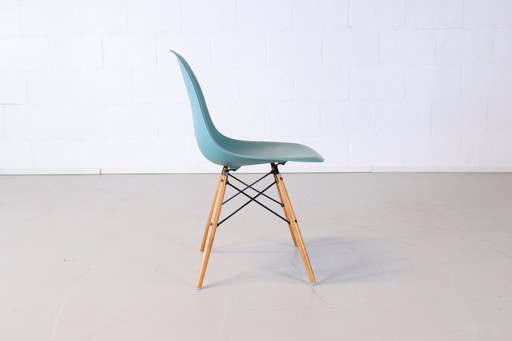 Vitra Eames plastic dsw turquoise/hout