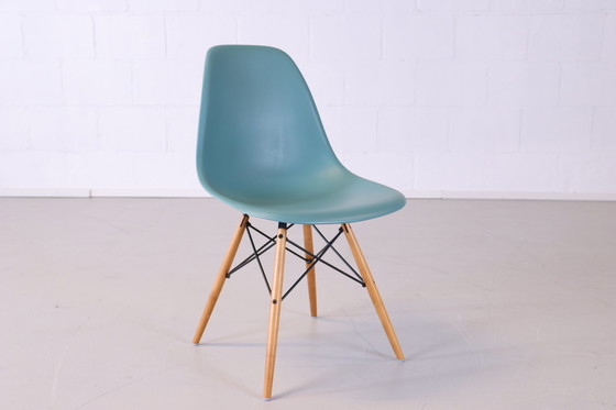 Image 1 of Vitra Eames plastic dsw turquoise/hout