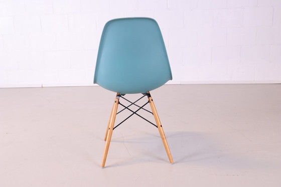 Image 1 of Vitra Eames plastic dsw turquoise/hout