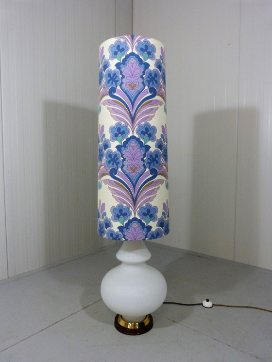 Image 1 of Grote glazen vloerlamp met bloemenkap 1960’s