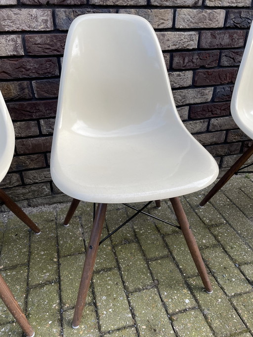 4x Charles and Ray Eames DSW stoelen