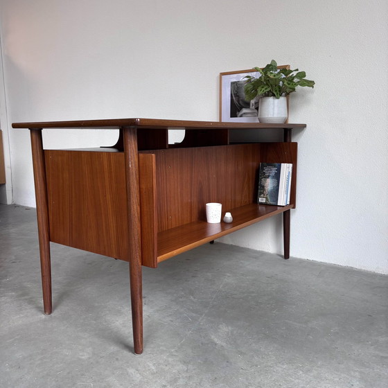 Image 1 of Vintage Bureau 2 Kanten In Teak