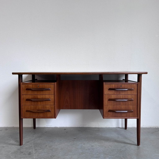 Vintage Bureau 2 Kanten In Teak