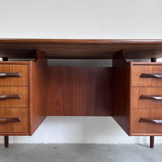 Image 1 of Vintage Bureau 2 Kanten In Teak