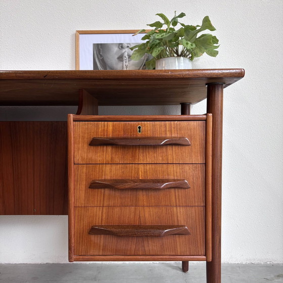 Image 1 of Vintage Bureau 2 Kanten In Teak