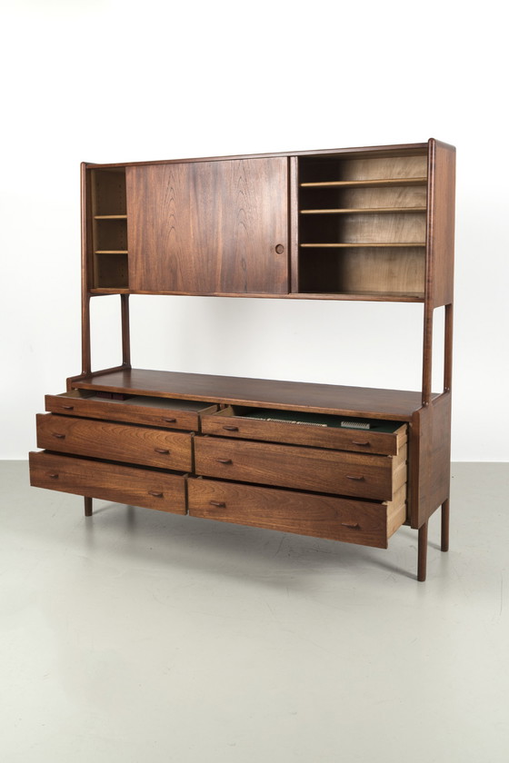 Image 1 of Hans Wegner model ‘RY-20’ kast