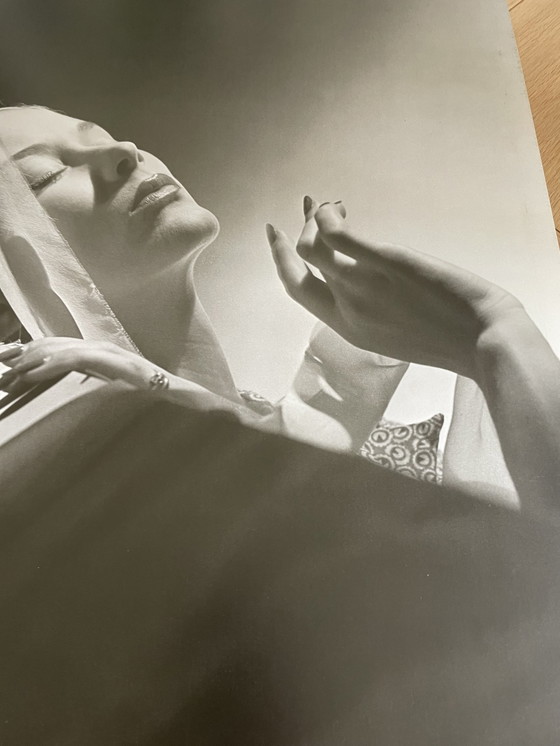 Image 1 of Horst P. Horst, Lisa met tulband,1940, gemaakt in Engeland