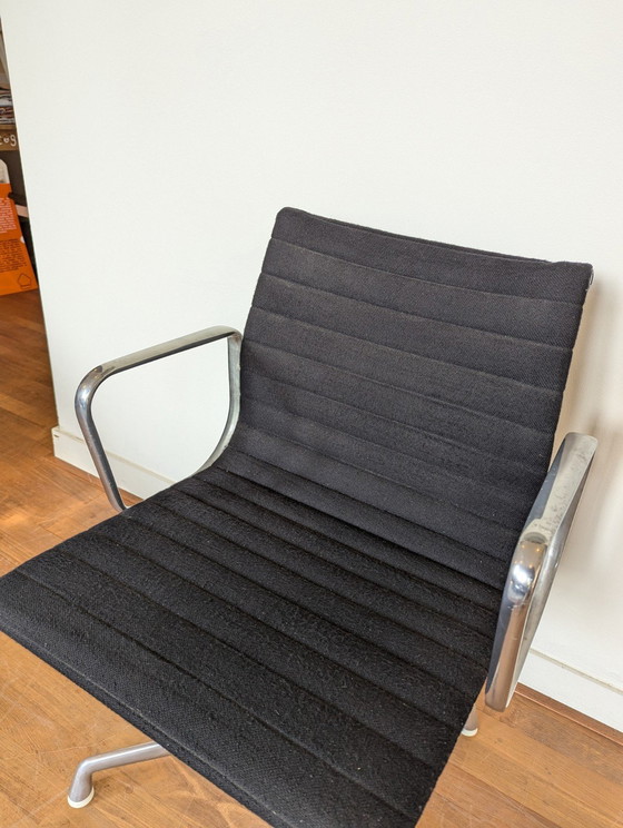 Image 1 of Herman Miller Ea108 Stoel