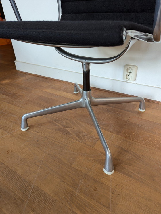 Image 1 of Herman Miller Ea108 Stoel