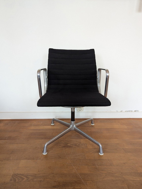 Image 1 of Herman Miller Ea108 Stoel