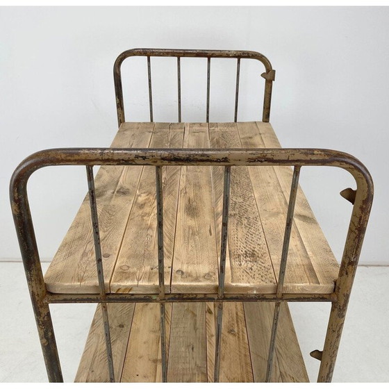 Image 1 of Vintage industriële plank van hout en ijzer op wielen