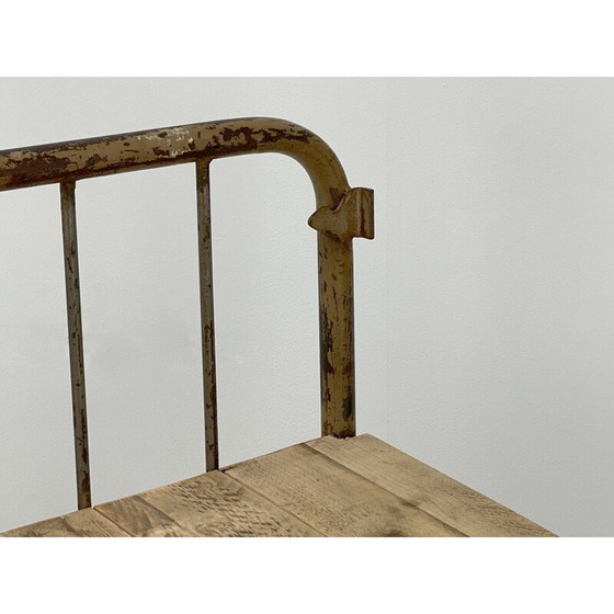 Image 1 of Vintage industriële plank van hout en ijzer op wielen