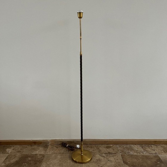 Image 1 of Vintage deense koperen en lederen vloerlamp, Denemarken 1960