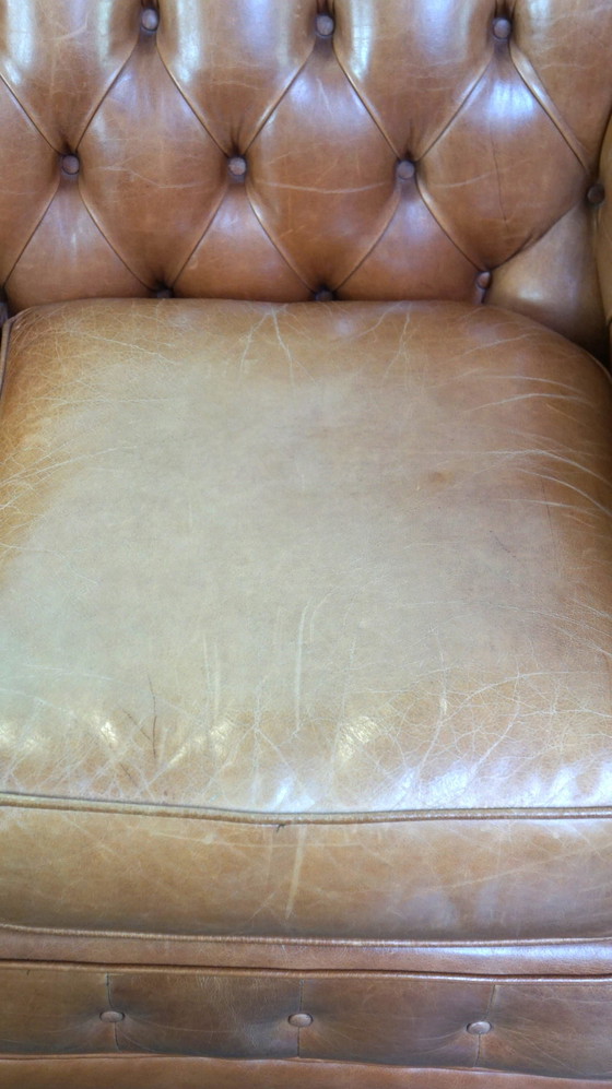 Image 1 of Lichtbruine/ crème kleurige Engelse rundleren Chesterfield 2 zits bank