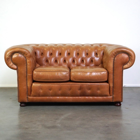 Image 1 of Lichtbruine/ crème kleurige Engelse rundleren Chesterfield 2 zits bank