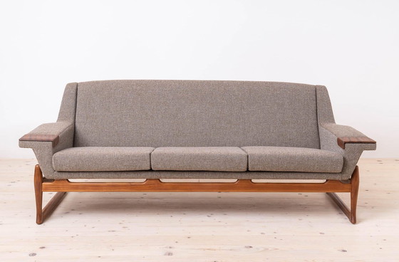 Image 1 of Johannes Andersen Sofa Uitstekend Voor Ab Trensums Fåtöljfabrik, Opnieuw Gestoffeerd In Kvadrat