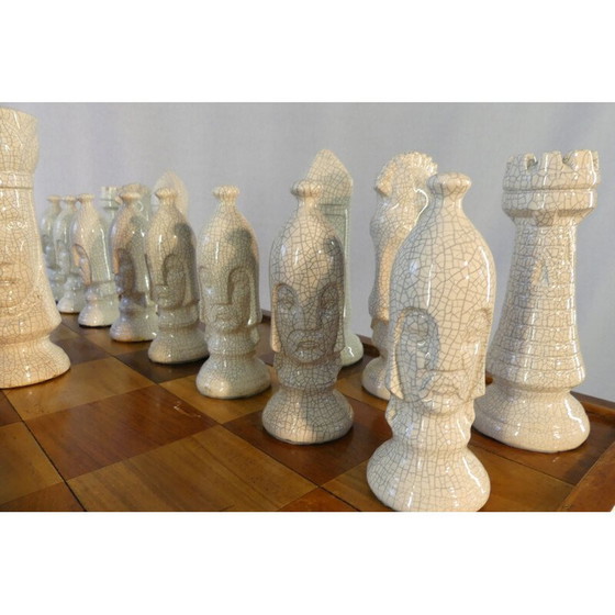 Image 1 of Vintage schaakspel op tafel in gebarsten keramiek, 1940