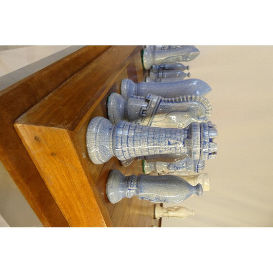 Image 1 of Vintage schaakspel op tafel in gebarsten keramiek, 1940