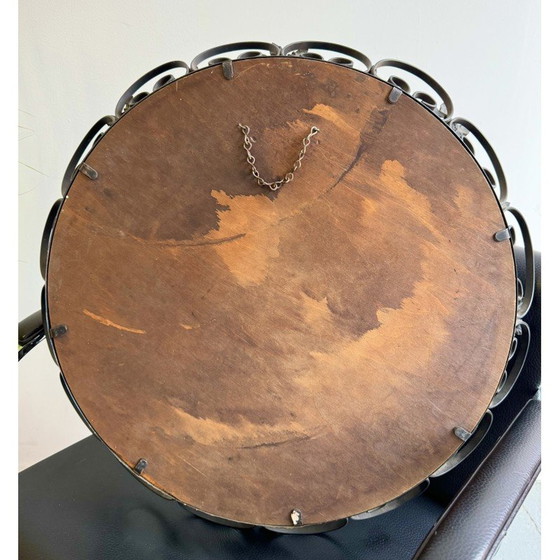 Image 1 of Ronde bolle vintage spiegel met een decoratieve metalen lijst