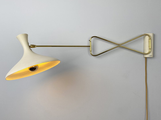 Image 1 of Gebrüder Cosack Wandlamp met Zwenkarm en crèmewitte lampenkap