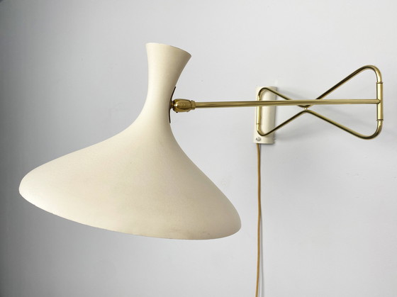 Image 1 of Gebrüder Cosack Wandlamp met Zwenkarm en crèmewitte lampenkap