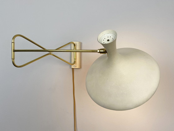 Image 1 of Gebrüder Cosack Wandlamp met Zwenkarm en crèmewitte lampenkap