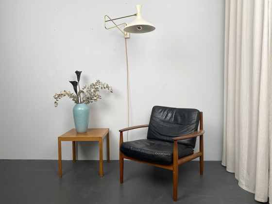 Image 1 of Gebrüder Cosack Wandlamp met Zwenkarm en crèmewitte lampenkap