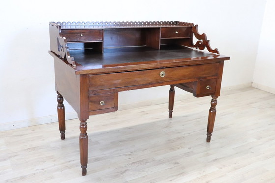 Image 1 of Antiek houten bureau