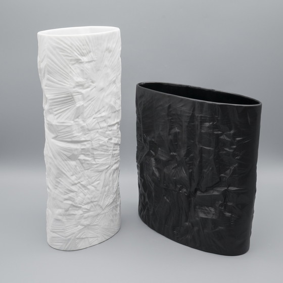 Image 1 of Martin Freyer Rosenthal Bisque Porcelaine Noire Papier Reliëf Vaas Duo Op Art 70S